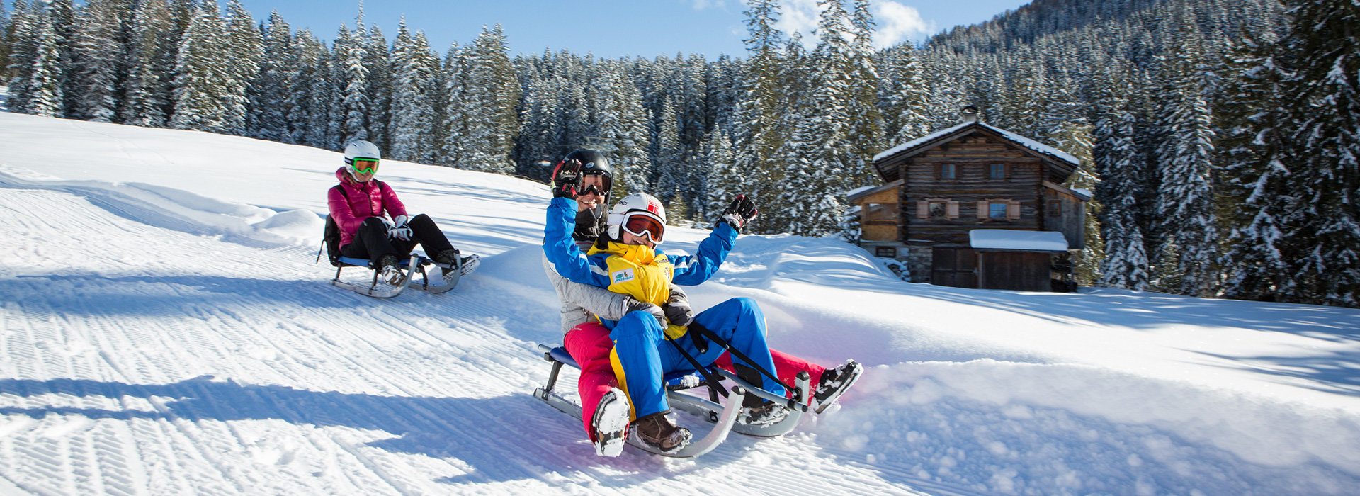 Divertimento in slittino per tutta la famiglia